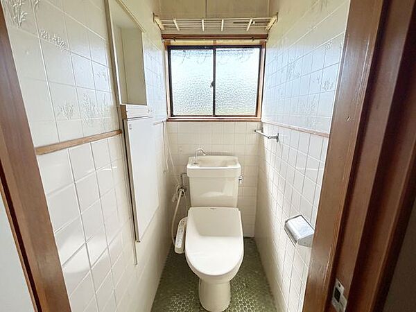 【リフォーム中】トイレは、ジャニス製トイレを新設予定。クロス張替え、クッションフロア張りを予定しております。