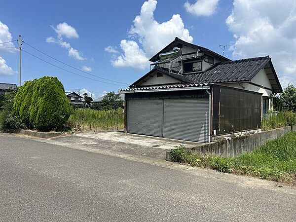 【リフォーム中】車庫を解体し並列3台分の駐車スペースにリフォームを行います。