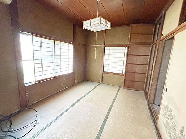【リフォーム中】現在は1階6帖和室ですが、洋室にリフォームします。床はフロア張替え、壁天井はクロス張替えを行います。