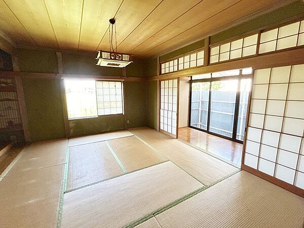 【リフォーム中】現在は6帖和室ですが、23帖のリビングにリフォームを行います。床はフロア張替え、壁天井はクロス張替えを行います。