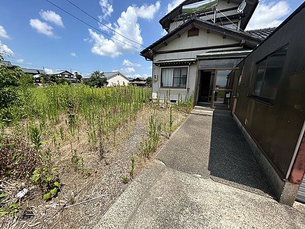 【リフォーム中】車庫を解体し並列3台分の駐車スペースにリフォームを行います。