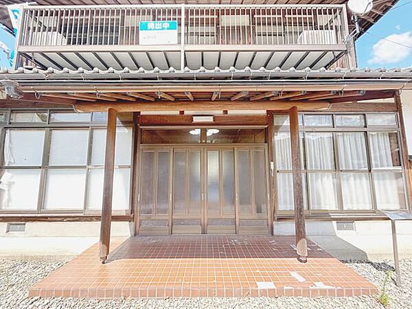 【リフォーム中】玄関です。カギの交換をいたします。
