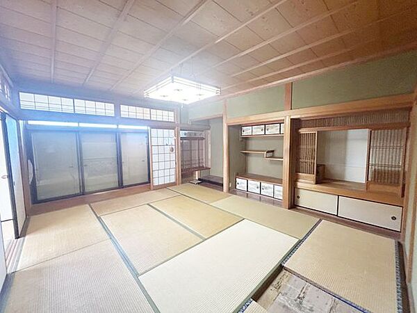 【リフォーム中】1階10畳和室は畳の表替えを行います。