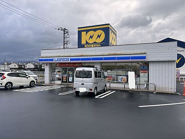 ローソン敦賀木崎店まで約350mです。（徒歩5分）