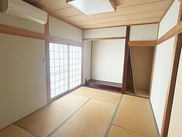 【リフォーム中】1階和室になります。畳の表替え、クロス張替えを行います。