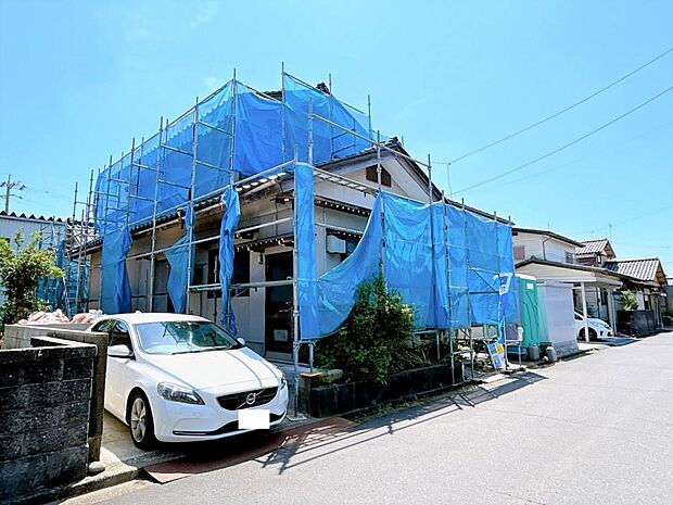 【リフォーム中】車庫を解体して駐車スペースを作成します。