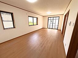 四日市市別山3丁目　中古物件 4SLDKのリビング/ダイニング