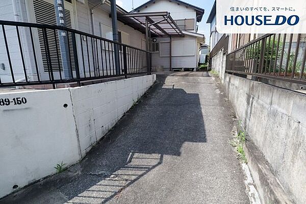 縦列で車2台が駐車可能