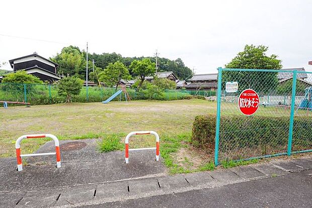 虫生野北の団地公園 410m