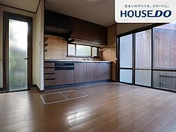 中古戸建 蒲生郡日野町大字村井 5DKのリビング/ダイニング