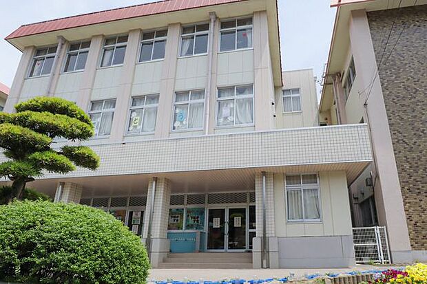 下田小学校 550m