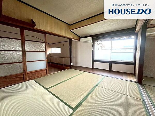 キッチン隣の和室。