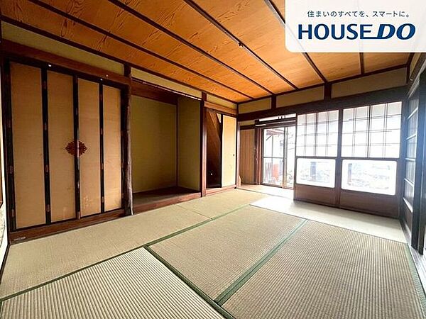 続き間となっております。襖を開けて広く利用するのもよいですね♪