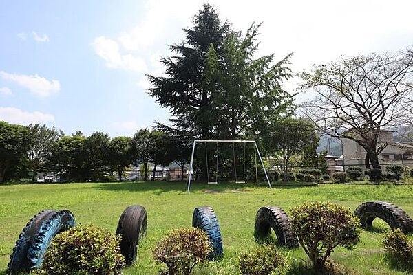 西山団地公園 470m