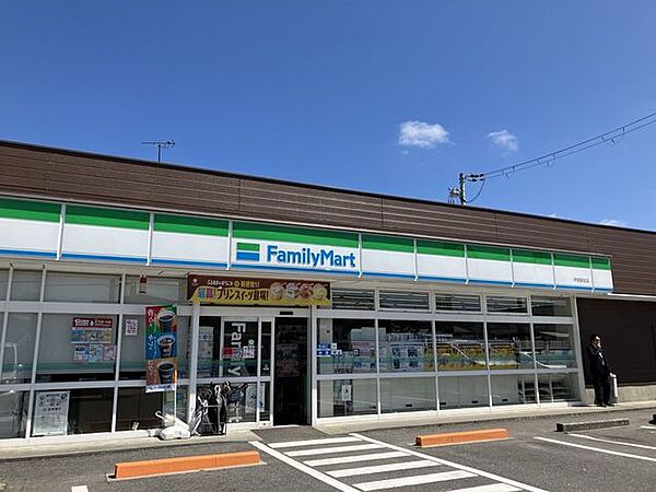 ファミリーマート甲賀駅前店 820m