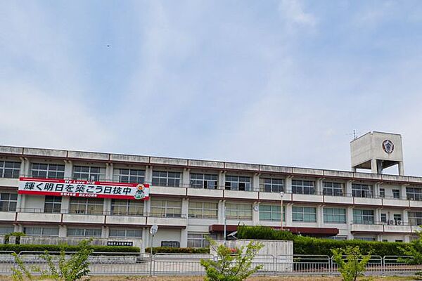 日枝中学校 1390m