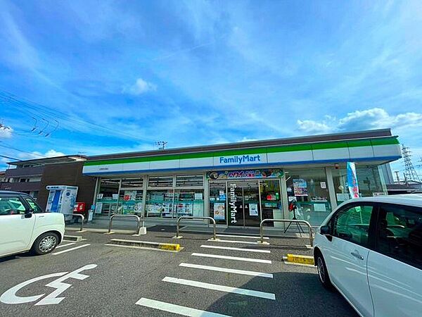 ファミリーマート 日野町松尾店 380m