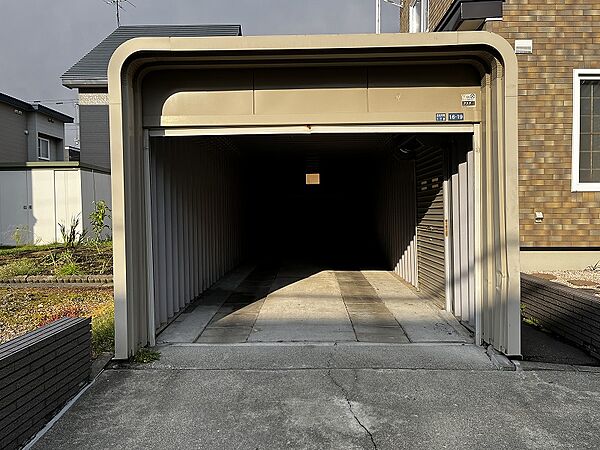 車庫の入口の高さ約175ｃｍです。