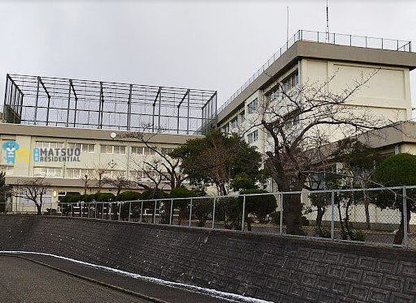 新潟市立五十嵐小学校 徒歩5分。 390m