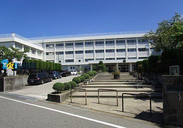 新潟市立東青山小学校 徒歩7分。 550m