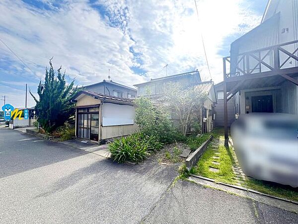 前面道路含む外観