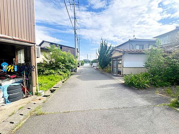 前面道路含む外観