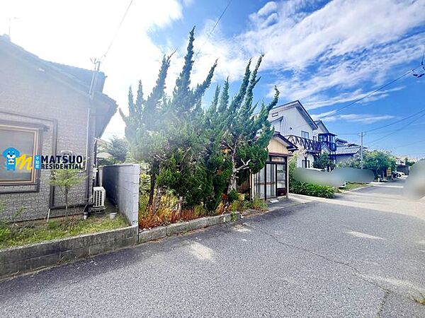 前面道路含む外観