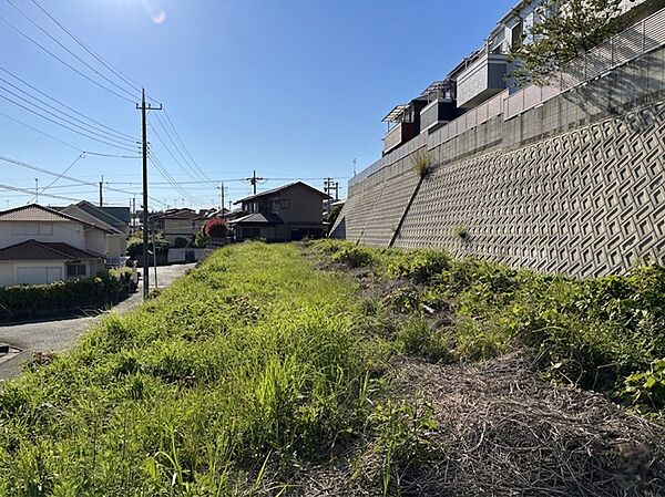 現地（2026年5月）撮影建物東側に500m2超の広い土地付き！