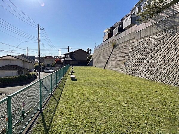 現地（2026年5月）撮影現地撮影写真を生成AIにより加工したイメージ画像です。（土地整備・フェンス取付工事後のイメージ）※現況とは異なります。