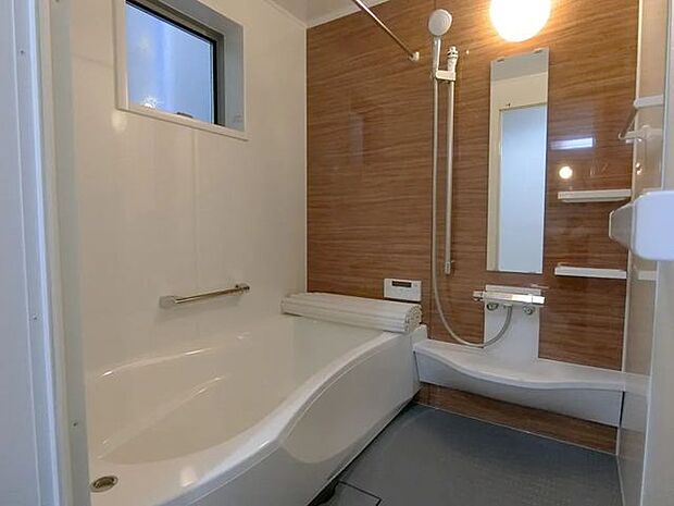 温かみのある木目でくつろぎ空間♪