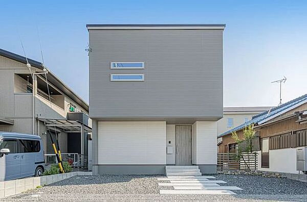 【施工例】カナルホーム施工の家洗練されたツートンカラーの配色の家