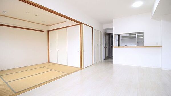 ※こちらの写真は家具消し等の加工を行っております。