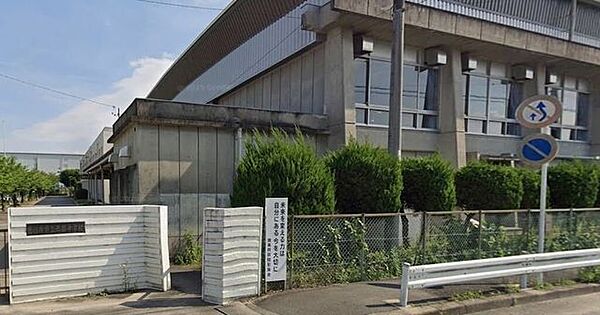 鷹来中学校 550m