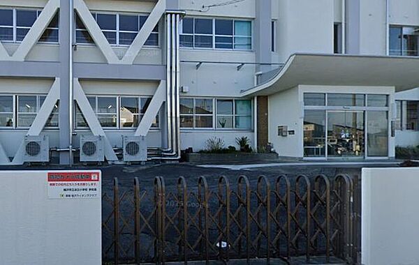 ■法立小学校 1300m