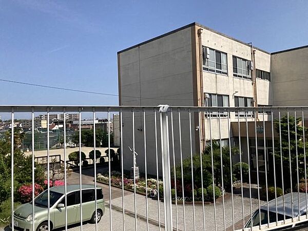 片平小学校 750m