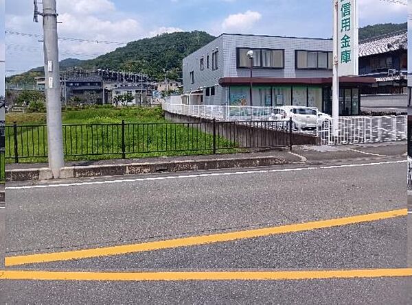 近隣商業施設多数で生活至便の立地です♪