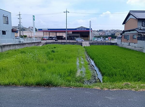 国道沿いで店舗用地にピッタリの立地です♪敷地面積180坪超！
