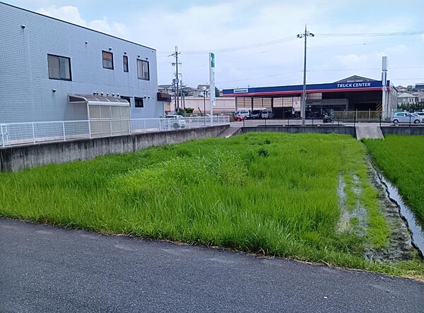 近隣商業施設多数で生活至便の立地です♪