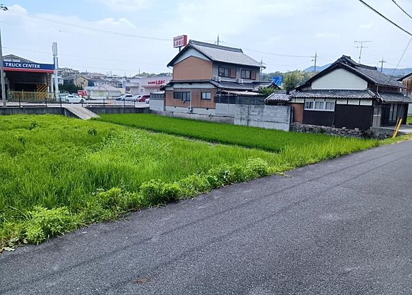 国道沿いで店舗用地にピッタリの立地です♪敷地面積180坪超！