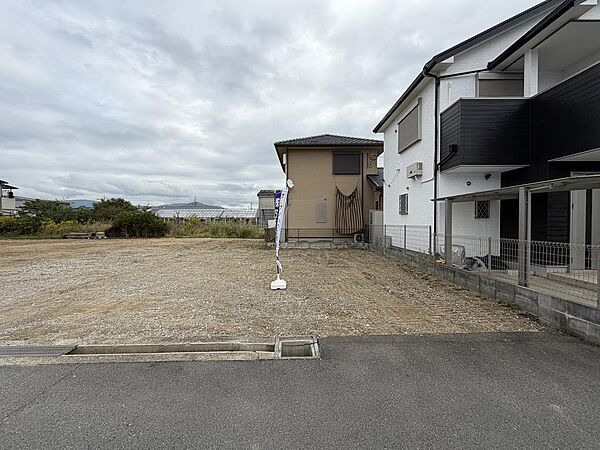 敷地面積約51坪の建築条件なし宅地♪お好きなハウスメーカーで建築可能です！現地（2025年10月）撮影
