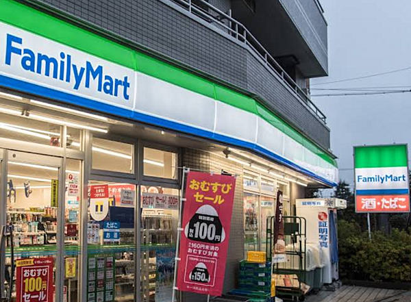 ファミリーマート弦巻一丁目店：徒歩2分