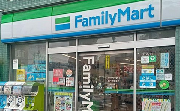 ファミリーマート高円寺梅里店まで徒歩3分