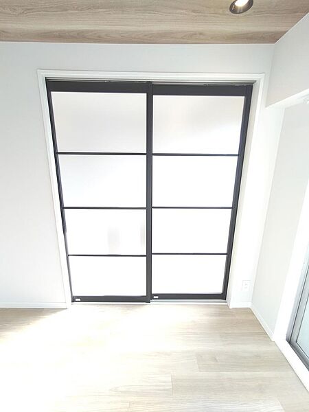 採光の採れる二面引き戸。（LDK、洋室間仕切り）