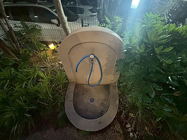 ペット用の足洗い場です。ご自宅へ入る前に洗うことができ、ワンちゃんのお散歩帰りに最適！
