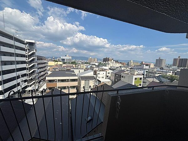 バルコニーは西向きで陽当たりも良好！