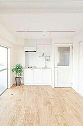 第2アベニューハウス 301 3階ワンルームのリビング/ダイニング