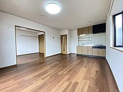 プラスサム 201 2階2LDKのリビング/ダイニング