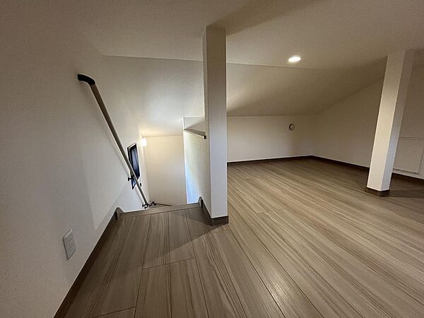屋根裏収納