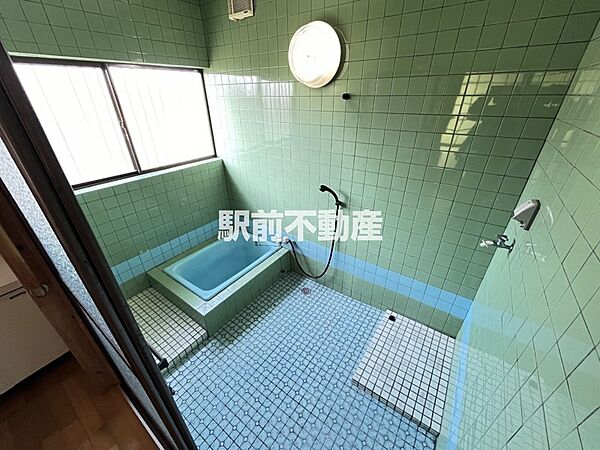 浴室は広々です