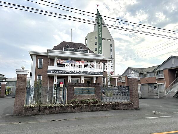 ハリウッドワールド美容専門学校